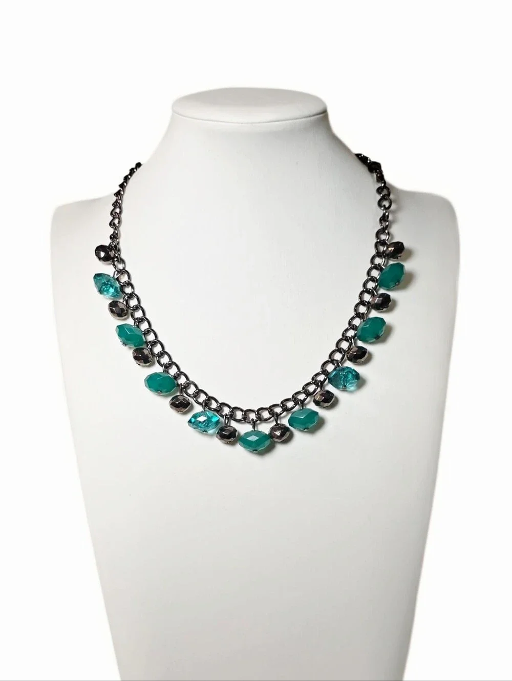 Emerald Green and Black Faceted Bead Gunmetal Chain Statement Necklace